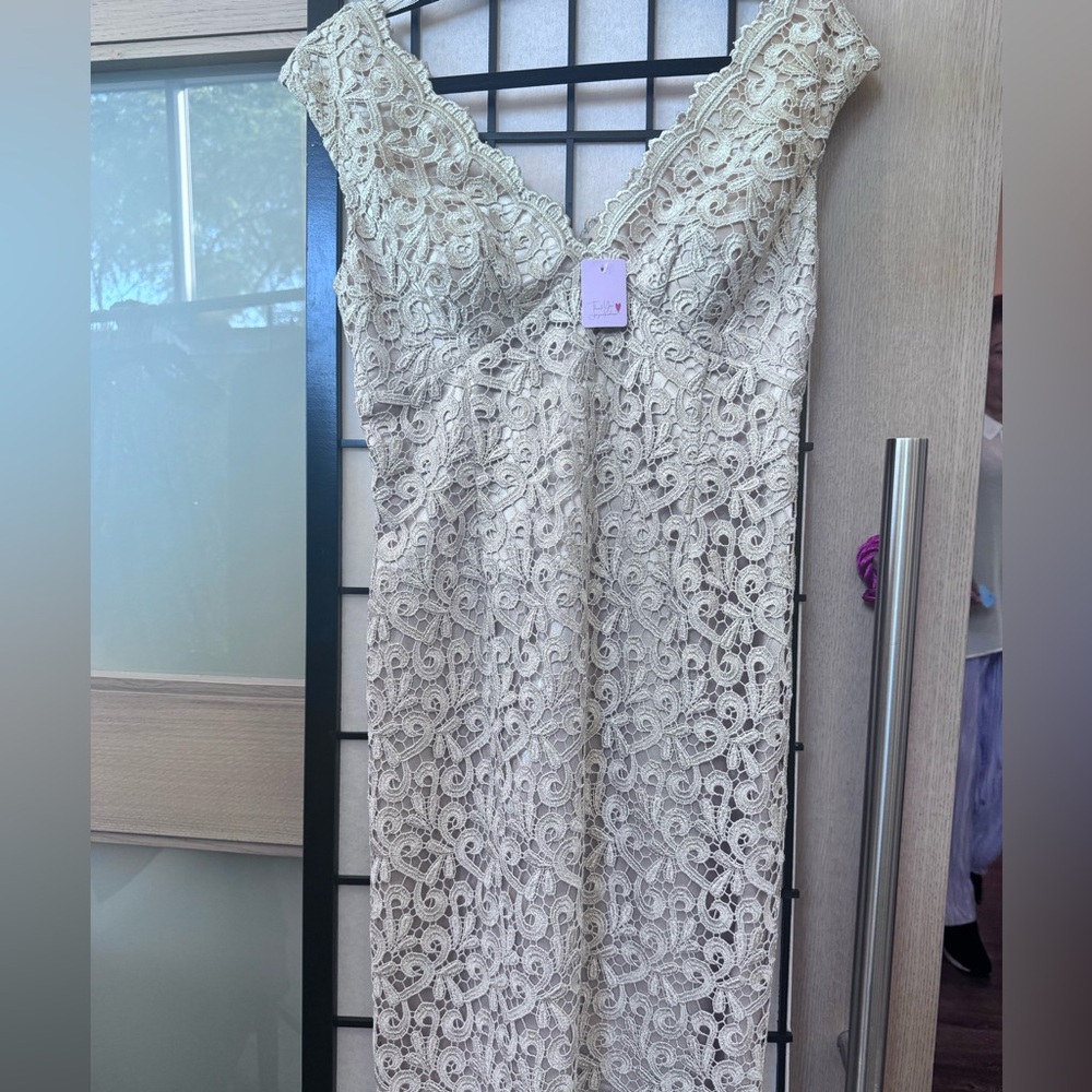 Chic Cream Lace Wedding Dress